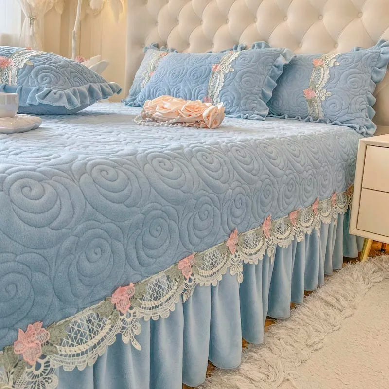 Afralia™ Velvet Floral Lace Quilted Bedding Set With Pillowcases