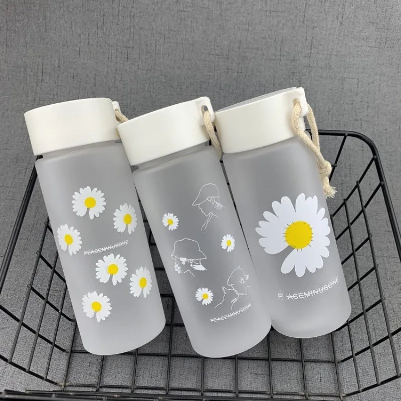 Afralia™ Small Daisy Frosted Plastic Water Bottle 550ml with Portable Rope