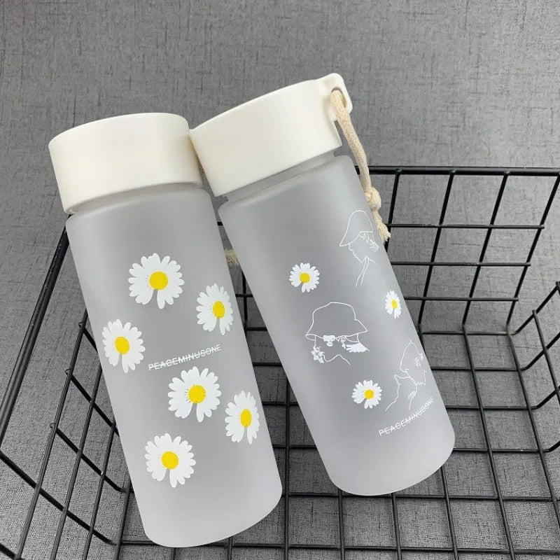 Afralia™ Small Daisy Frosted Plastic Water Bottle 550ml with Portable Rope