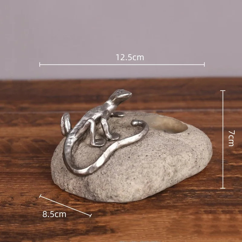 Afralia™ Gecko Lizard Resin Candlestick: Home Decor Figurine & Candelabrum