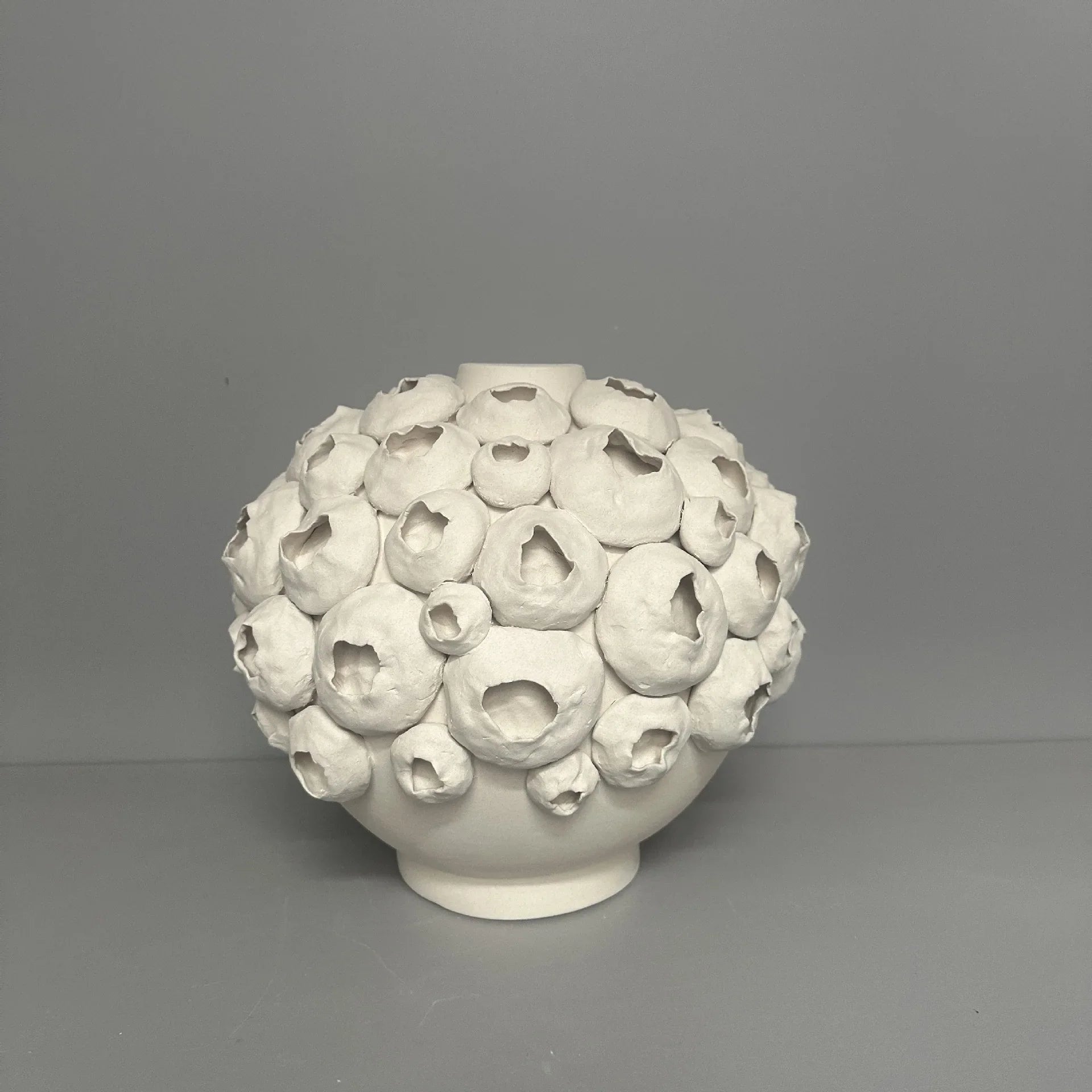 Afralia™ White Floral Ceramic Vase Room Decor Minimalistic Desk Arrangement Flowers Pots