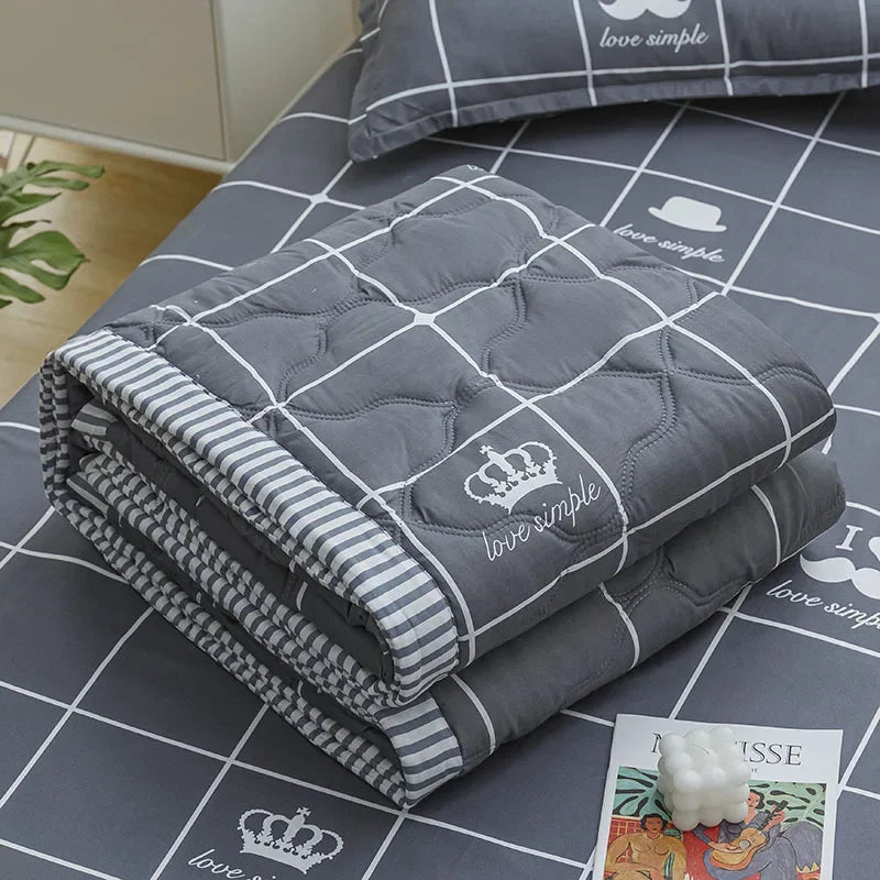 Afralia™ Quilted Summer Comforter for Single Double Bed, Soft & Breathable, Children Adults Blanket