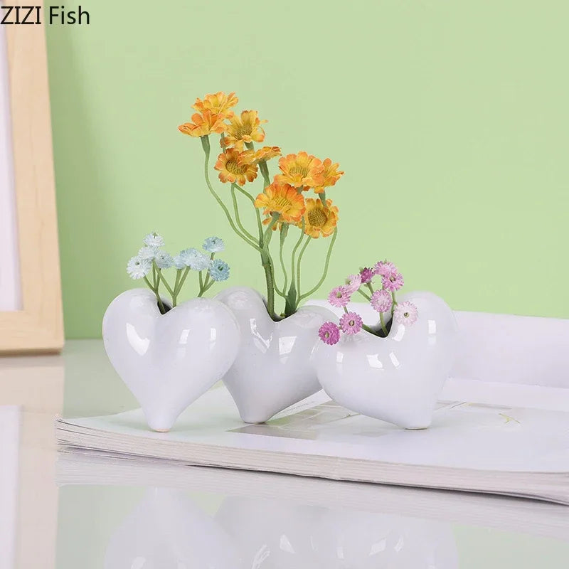Afralia™ Heart Ceramic Vase Modern Floral Arrangement Desk Decoration Aesthetic Decor