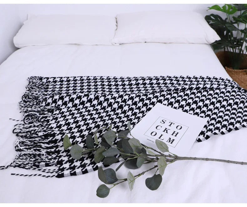 Afralia™ Houndstooth Throw Blanket