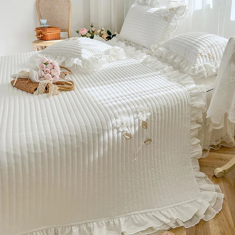 Afralia™ Handmade Lace Flowers Quilted Bedspread Coverlet Queen Double Mattress Cover