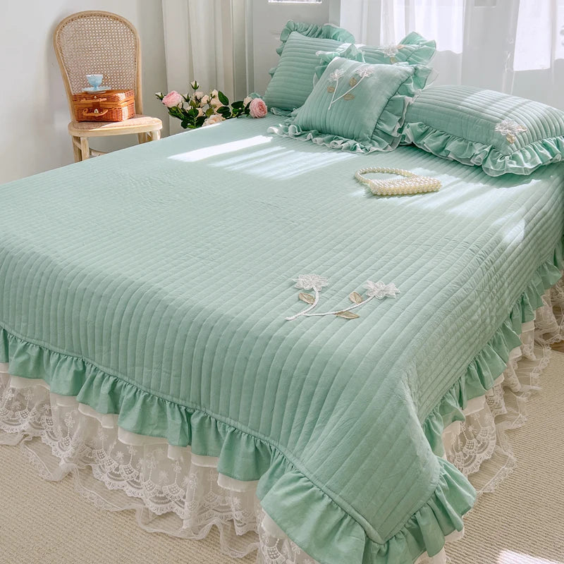 Afralia™ Handmade Lace Flowers Quilted Bedspread Coverlet Queen Double Mattress Cover